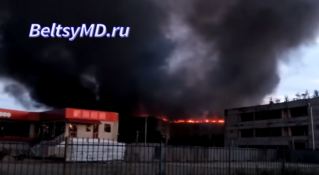 Пожар в Бельцах: горит корпус заброшенного Мехового комбината
