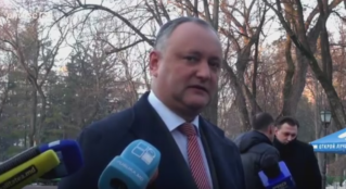 Președintele Republicii Moldova, Igor Dodon, și consilierii prezidențiali depun …
