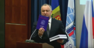 Игорь Додон представил книгу «История Молдовы» студентам МГИМО