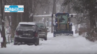 Уборка улиц и внутриквартальных дорог от снега не прекращается