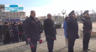 Шествие и возложение цветов к памятнику Штефан Чел Маре