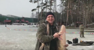 Ренато Усатый на рыбалке…Поймал сома 21 кг.