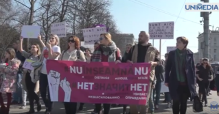Nu vor flori și bomboane, vor egalitate. De Ziua Femeii au mărșăluit împotriva violului