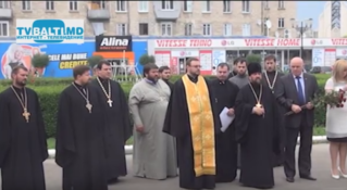 Возложение цветов к Штефану Чел Маре