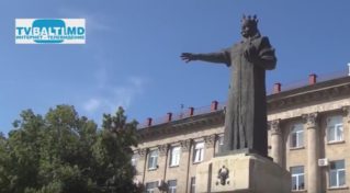 Возложение цветов Штефану Чел Мари