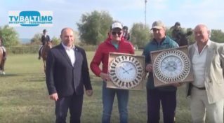 Церемония награждения победителей конного искусства в Бельцах
