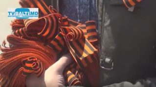 «Молодая Гвардия» раздавала Георгиевскую ленту горожанам