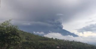 Живые кадры: Извержение Вулкана на Бали