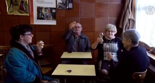 100-летняя француженка управляет баром в Исберге