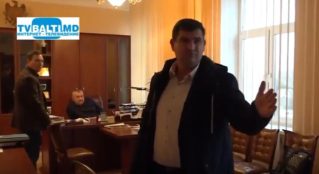 Представители Центра Антикоррупции из Кишинева пришли в кабинет и о примара