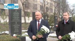 Президент И.Додон возложил цветы на мемориале воинской Славы в день освобождения Бэлць.