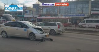 Крупное ДТП в центре Бельц: такси столкнулись возле «старой почты»