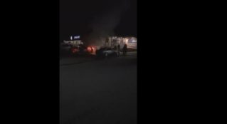 Пожарные тушат 2 горящих автомобиля в Бельцах