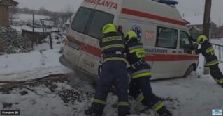Salvatorii au deblocat o ambulanță