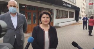 Премьер Наталья Гаврилица в Бельцах отвечает на вопросы СМИ
