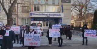 Протест у здания суда Бельц