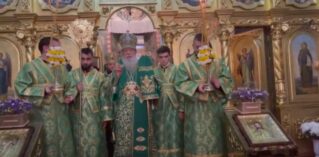 Slujba Privegherii în cinstea Cuvioasei Parascheva la Sfânta Mănăstire Hîncu