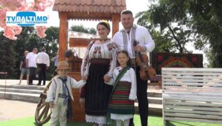 Демонстрация молдавских национальных костюмов в Бельцах
