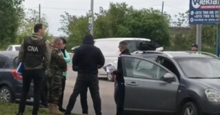 В Бельцах военного задержали за получение взятки в 1400 евро
