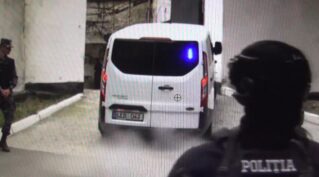 Плахотнюка по дороге из аэропорта в тюрьму №13 пересадили в другой автомобиль