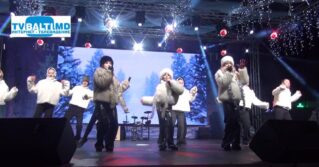 Праздничный концерт у новогодней ёлки